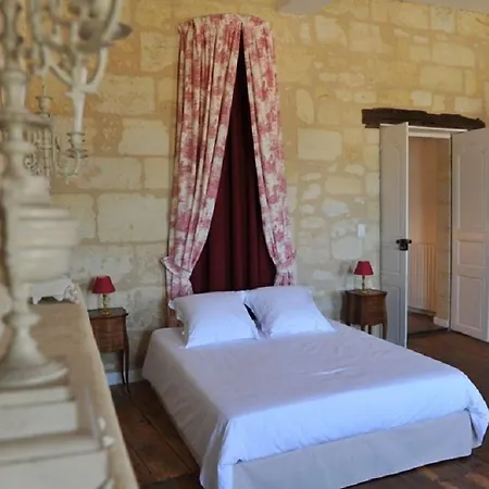 Couette-café Logis-des-cordeliers 3*