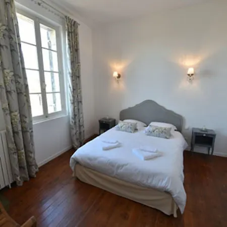 Couette-café Logis-des-cordeliers 3*