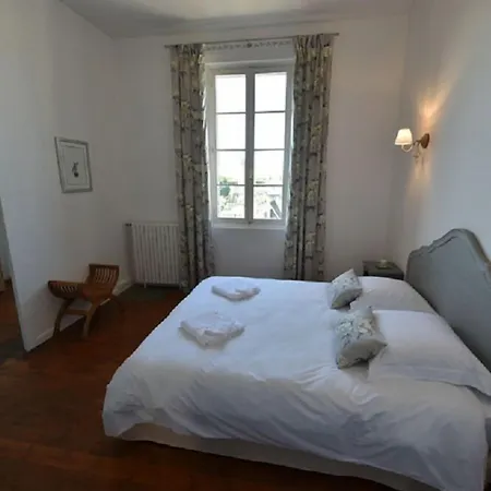 Couette-café Logis-des-cordeliers