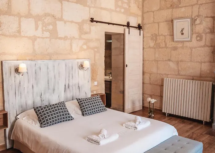 Logis-des-cordeliers Bed and breakfast